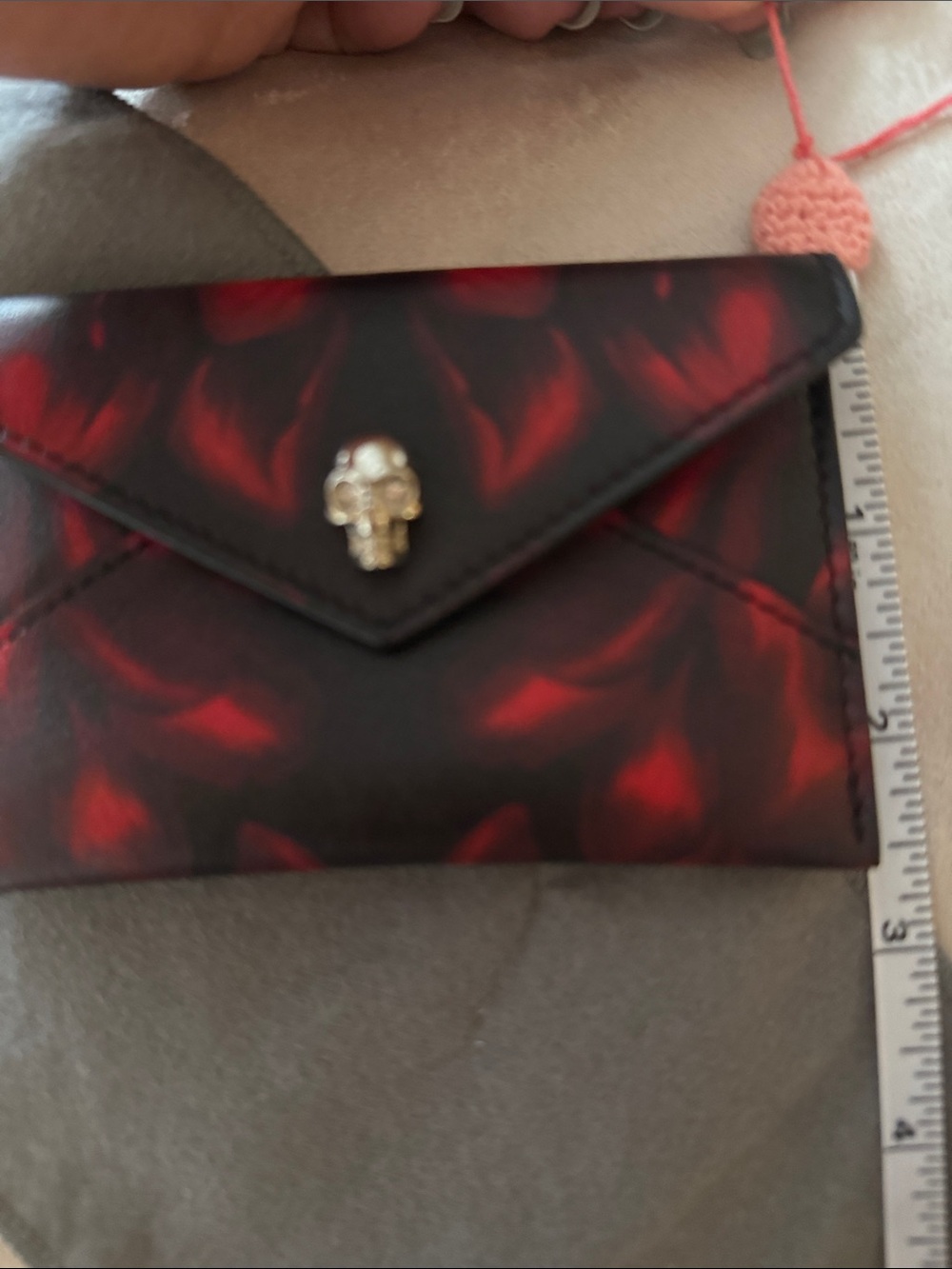 McQueen Skull Accent Red & Black Leather Card Holder - Picture 2 of 4